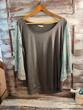 Maurices Gray Tunic with Mint Floral Sleeves